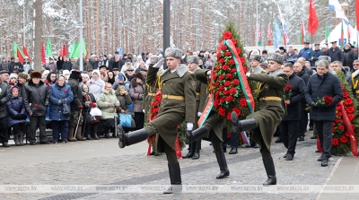 Абноўлены мемарыяльны комплекс адкрылі пасля рэканструкцыі ў Азарычах