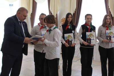 Юным добрушанам торжественно вручили паспорта граждан Республики Беларусь