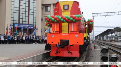 Новы манеўровы цеплавоз увялі ў эксплуатацыю на БЧ. Ён адправіўся са станцыі Гомель