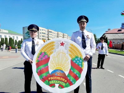 «Беларусь помнит»: в Добруше торжества в честь Дня Независимости страны начались праздничным шествием