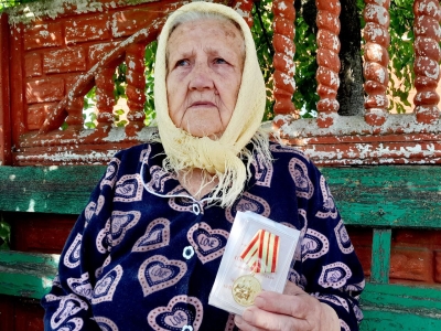 Низкий поклон за Победу! Жительницу агрогородка Крупец душевно поздравили с наступающим Днем Независимости Республики Беларусь