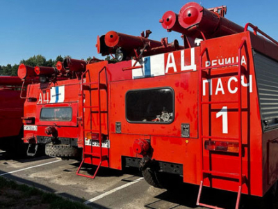 Спасатели в Гомельской области передали аграриям автоцистерны