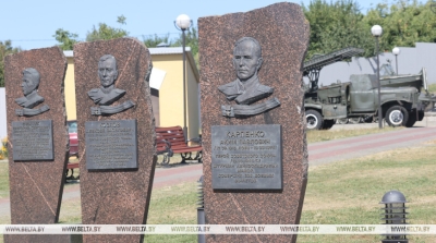 &quot;Людзі разбіралі свае дамы і будавалі плыты&quot;. Як жыхары Лоева дапамагалі чырвонаармейцам вызваляць раён восенню 1943-га