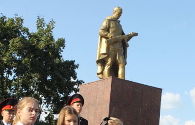 &quot;Память народа. Единство поколений&quot;: торжественный митинг стал кульминация праздничного дня в Добруше