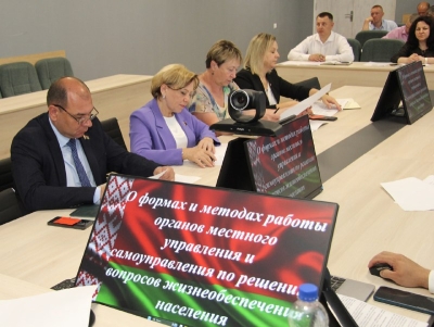 Добрушчина стала местом выездного заседания постоянной комиссии по мандатам, законности, местному управлению и самоуправлению Гомельского областного Совета депутатов 29-го созыва